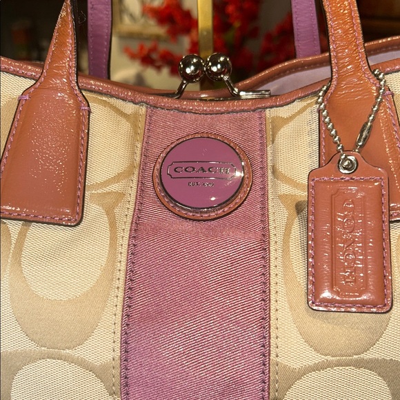 Coach Beige/Pink Signature Satchel 2011 with Kiss Lock Closure 14”x 9.5”x 6” EUC - Picture 4 of 9